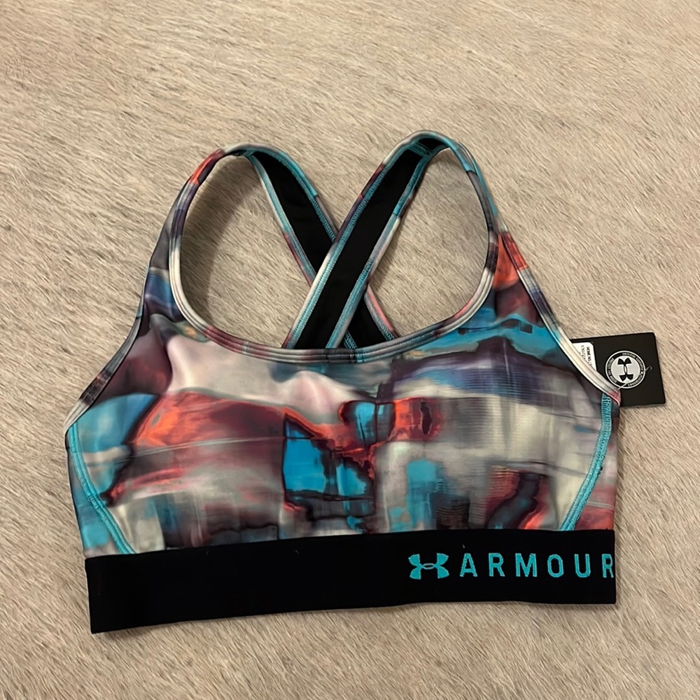 Brand new womens Underarmour sports bra.
